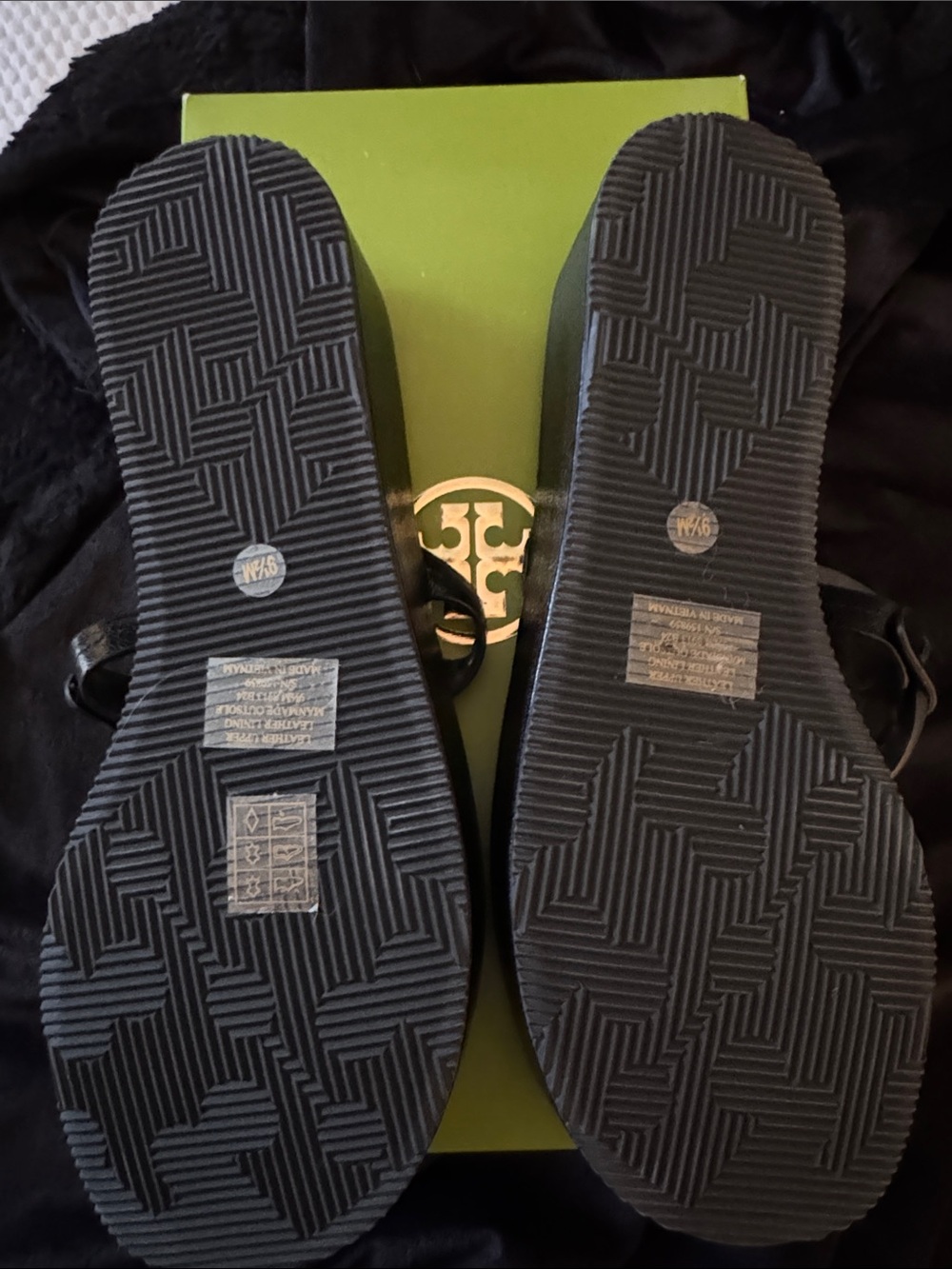 Tory Burch Black Leather Logo Thong Sandals - Picture 2 of 3